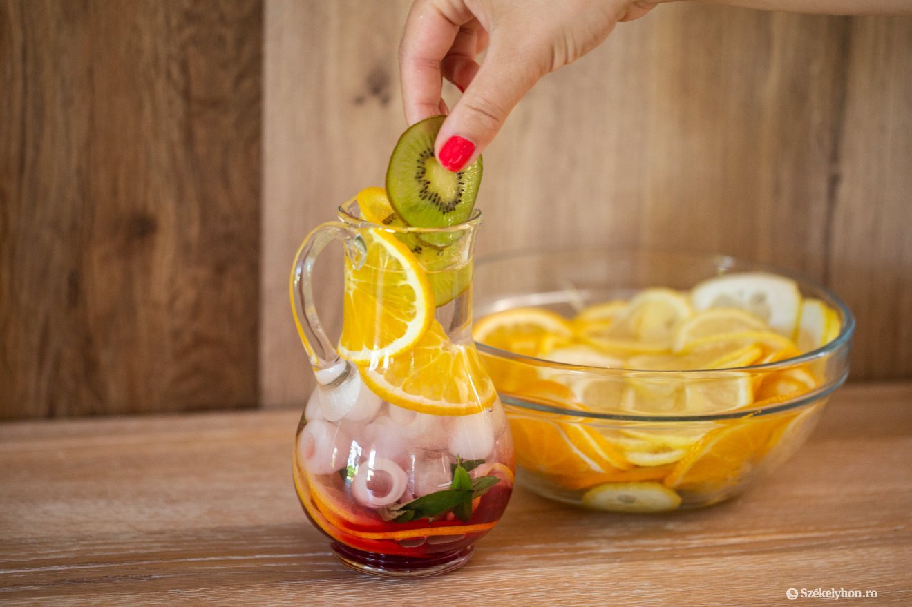 Házi szörpöket és friss gyümölcsöket használjunk a limonádéhoz •  Fotó: Erdély Bálint Előd