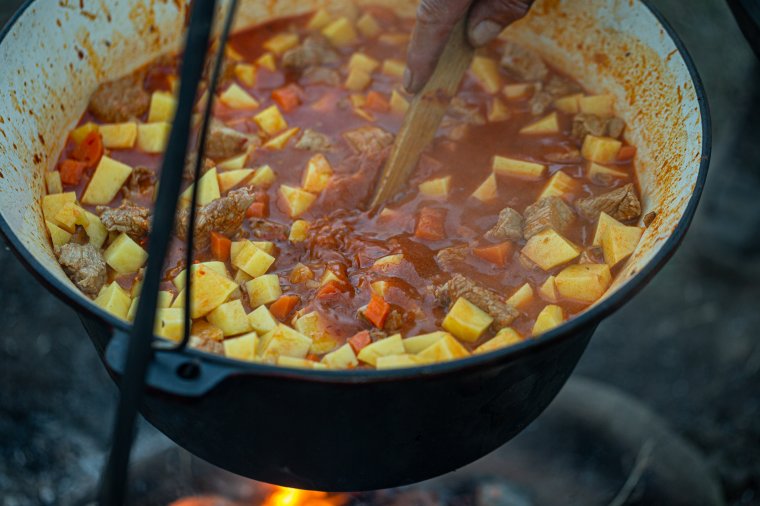 Se nem híg, se nem sűrű – így készül a tökéletes magyaros gulyás
