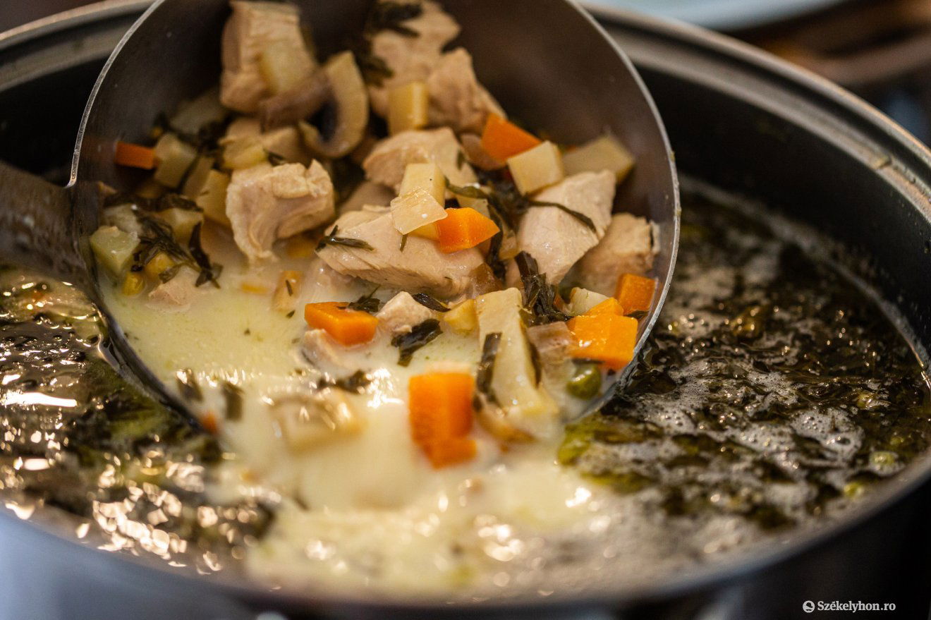 Tárkonyos csirkeraguleves