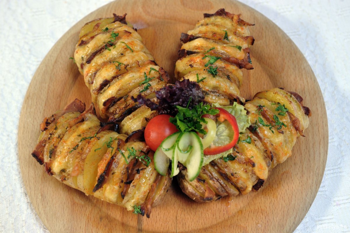 Királyi látvány- és ízvilág a harmonikásított sült krumpli, a Hasselback •  Fotó: Beliczay László