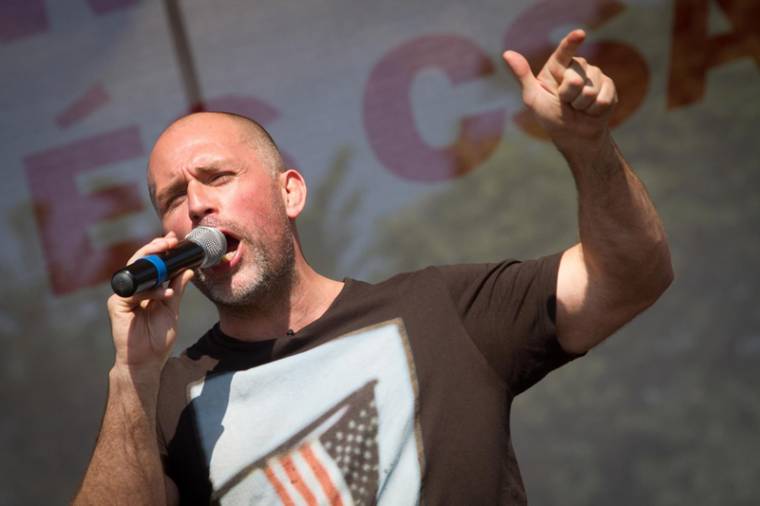 „Az utcákon mozgok, csibészek közt”