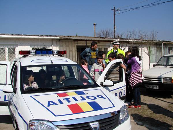 Kisiskolások a keresztúri rendőrségen
