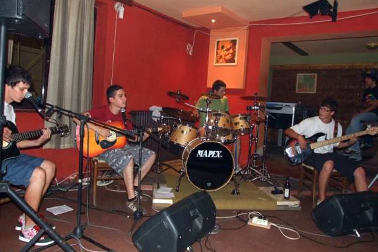 Teargaz-koncert a Szlengben