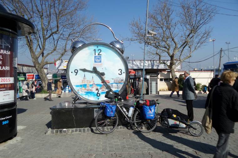 Világ körüli útjukról számolnak be a fekvőbringások