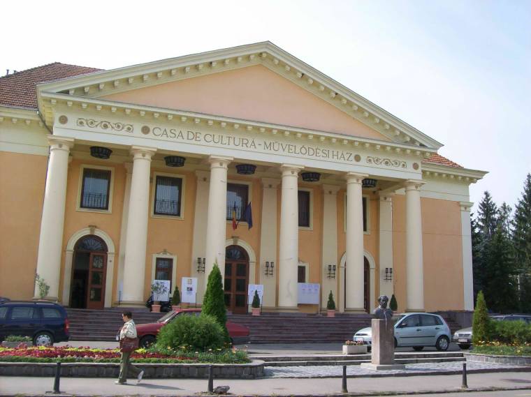 Elmarad Az őrült naplója szerdai előadása