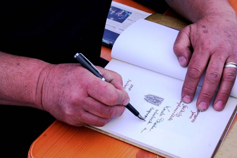 Minden lehetőséget ki kell használnunk, ami a könyvvel kapcsolatos