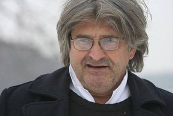 Dörner György Farkaslakán koszorúz