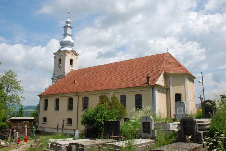 Még a plébániát is zaklatják a hamvak miatt