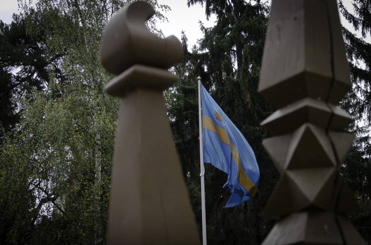 Lobog a kék-arany a Patkóban