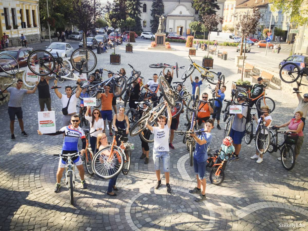 &bullet;  Fotó: Lukácsi Lehel