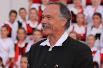 A tréfásan szigorú Fili-vezér és mindig megújuló csodája