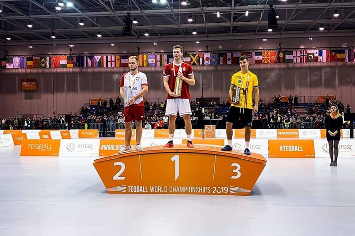 Györgydeák Apor a vébé dobogóján &bullet;  Fotó: Góbék Teqball Team