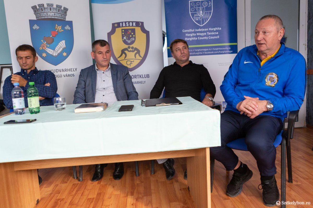 Bodrogi Csaba edző kiemelte, a legnagyobb gond az, hogy nem tudják itthon tartani a sportolókat &bullet;  Fotó: Erdély Bálint Előd