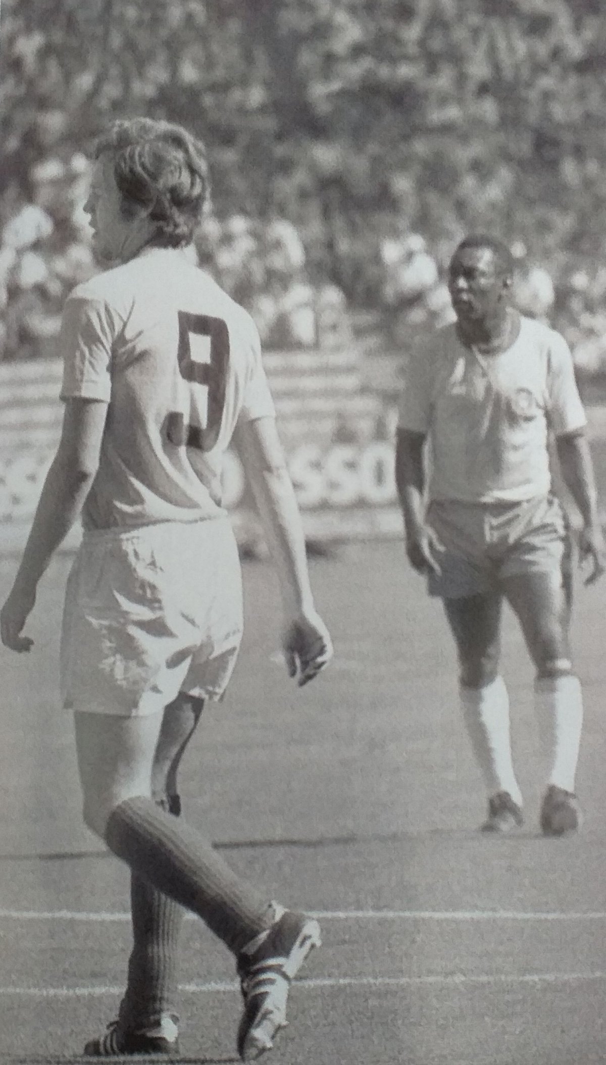 Florea Dumitrache (9) egyszer, Pelé kétszer talált be a brazil–román meccsen •  Fotó: Ioan Chirilă Mexico 70 – Jurnal sentimental című kötete
