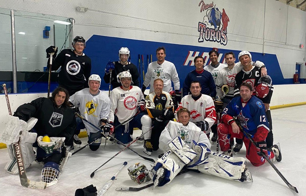 Elit társaság gyűlt össze a baráti hokira •  Fotó: hockey.by