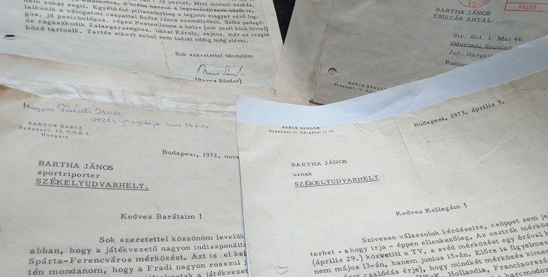 Barcs levelei írógépen íródtak, de saját kezű aláírása mindegyiken ott szerepel •  Fotó: Katona Zoltán