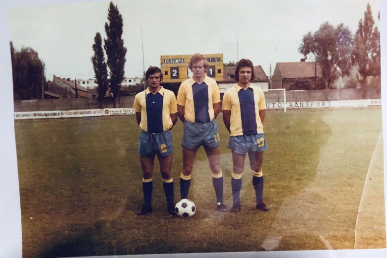 A nagykárolyi futballiskola neveltjei, Helvei, Keiser és Bereczki az Olimpia színeiben •  Fotó: Keiser Lajos archívuma