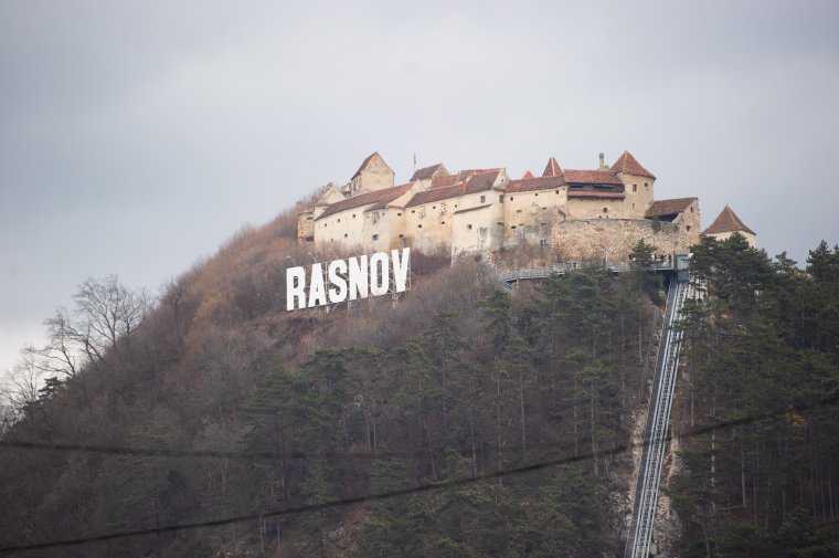 Elhúzódik a barcarozsnyói vár felújítása, legkorábban jövő nyáron nyitják meg a turisták előtt a Brassó megyei erődítményt