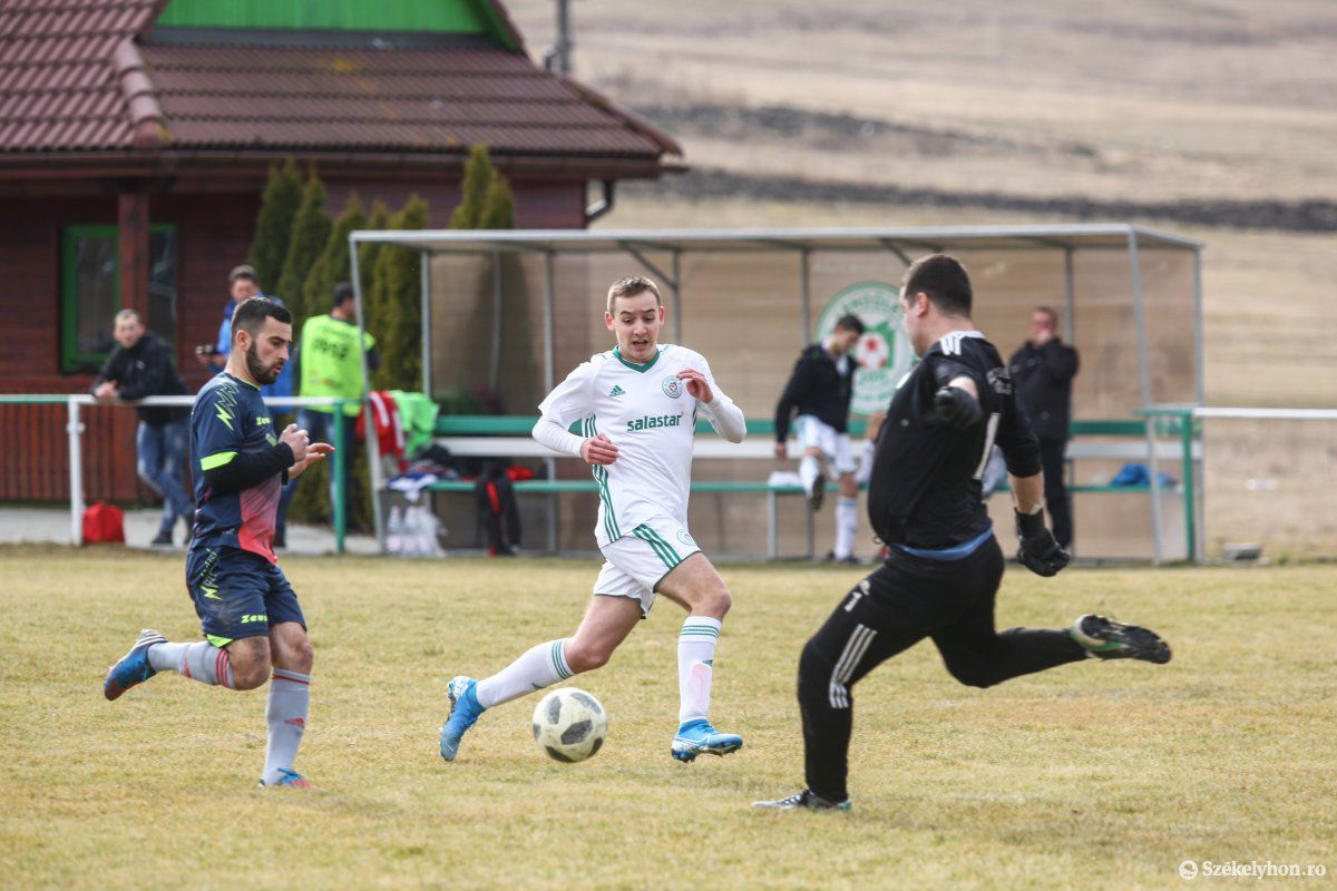 &bullet;  Fotó: Erdély Bálint Előd