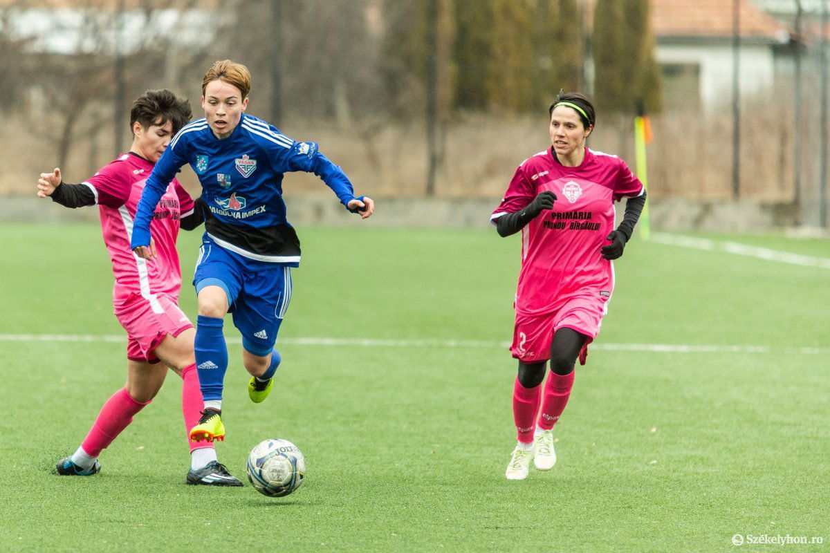 &bullet;  Fotó: Erdély Bálint Előd