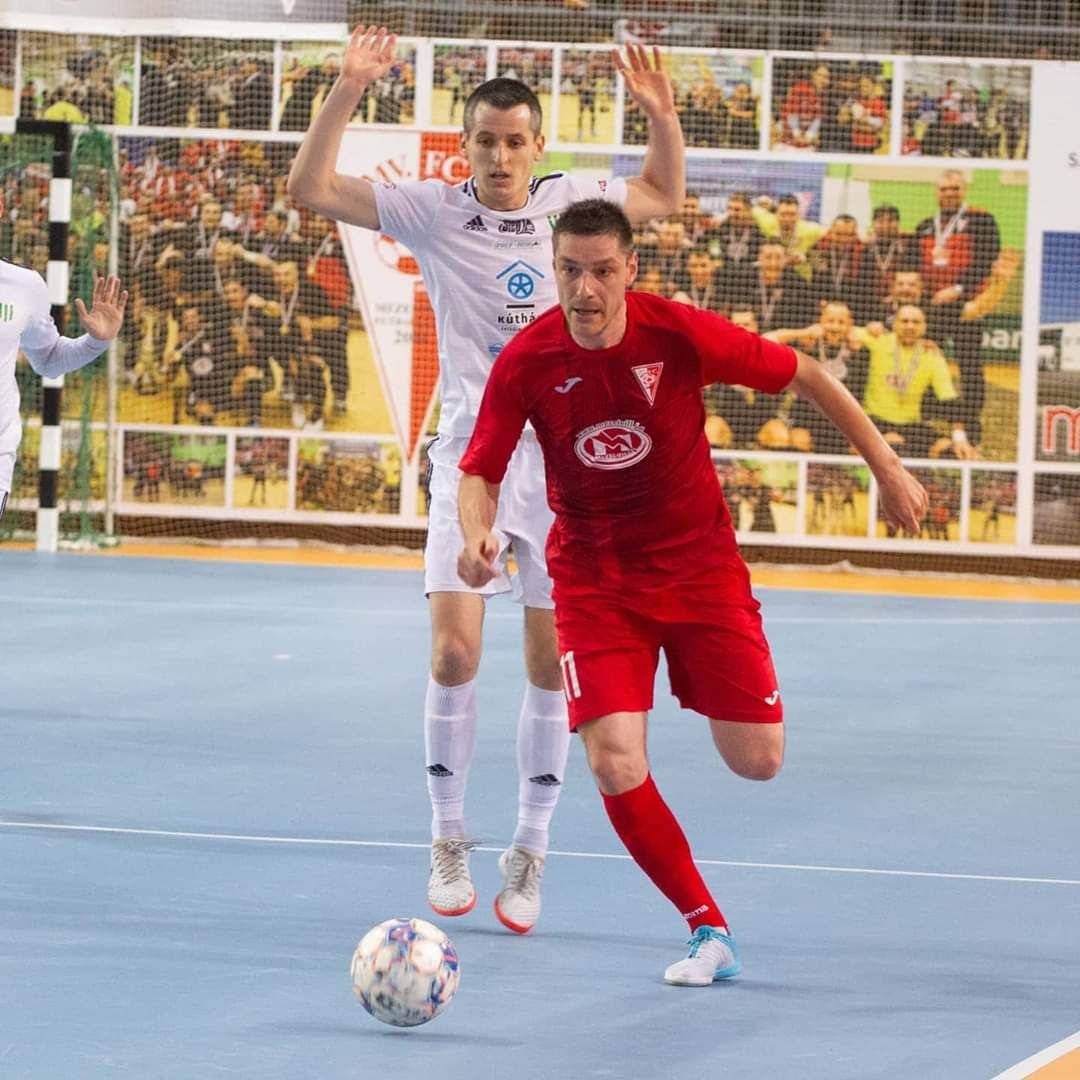 Hazai pályán – István az SK-ban is,az MVC-ben is a 11-es mezt hordja •  Fotó: Gál István archívuma