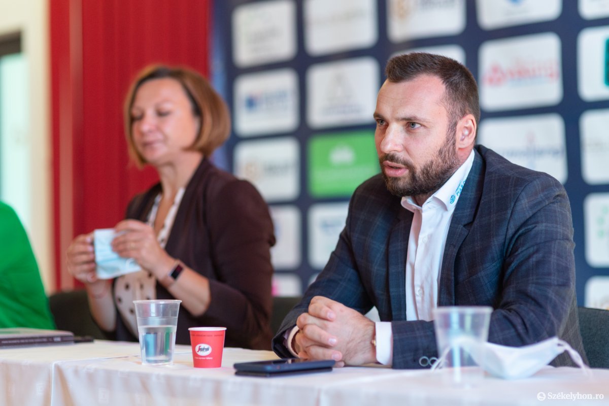 &bullet;  Fotó: Erdély Bálint Előd