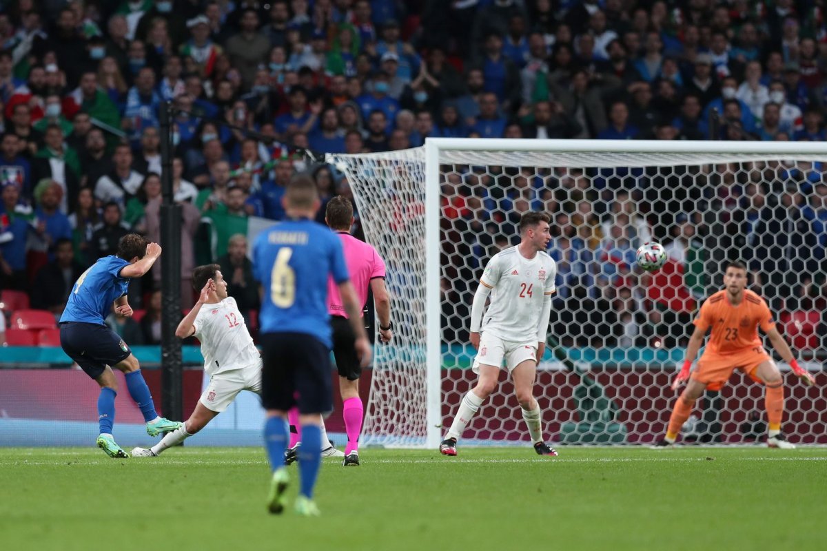 Chiesa mesteri tekerése a spanyol kapuban kötött ki •  Fotó: Twitter/Euro2020