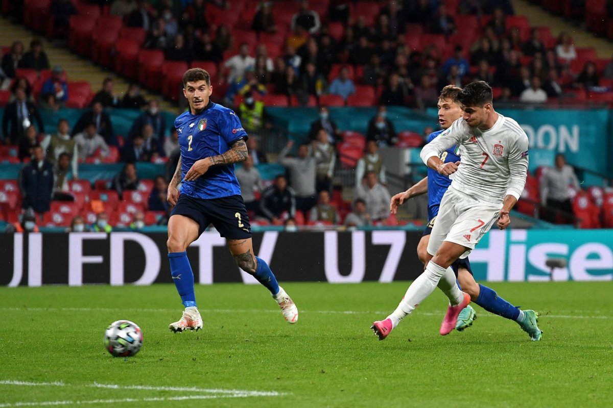 Morata az Eb egyik legszebb gólját lőtte •  Fotó: Twitter/Euro2020