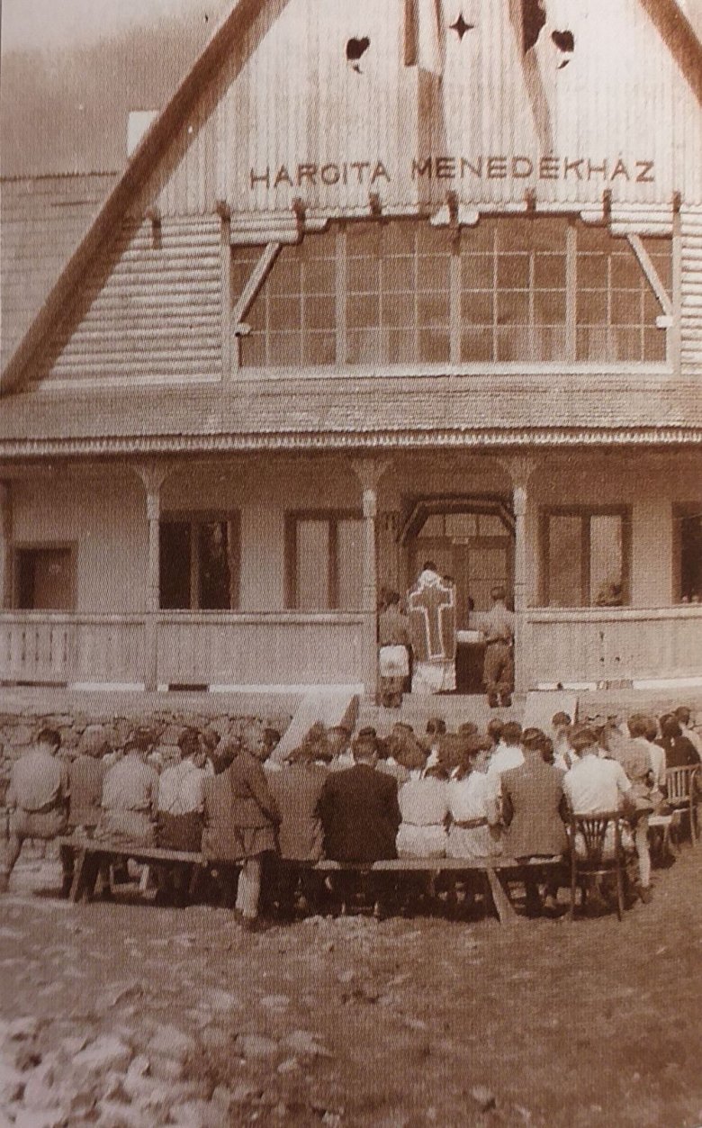 A menedékház felszentelése 1942. augusztus 30-án •  Fotó: Péter Attila: Életem filmkockái című kötete