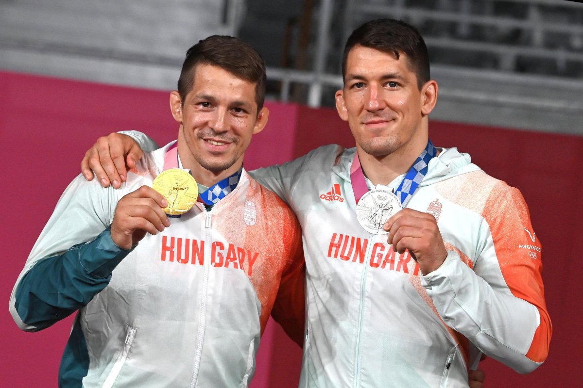 Lőrincz Tamás és Viktor az olimpiai arany-, illetve ezüstéremmel Tokióban •  Fotó: MTI/Illyés Tibor