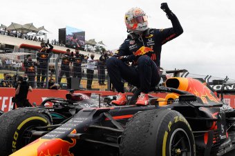 Rajtol a Forma-1 rekordhosszúságú 2023-as idénye: nagy az esély Verstappen triplázására a szakértők szerint