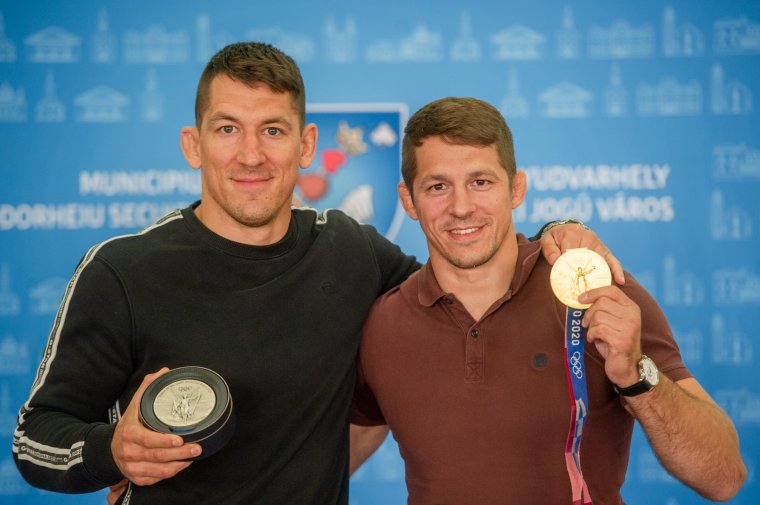 „Elegük van” egymásból, mégis szétválaszthatatlanok – Az ötkarikás érmes Lőrincz testvérek a Krónikának birkózásról, olimpiáról