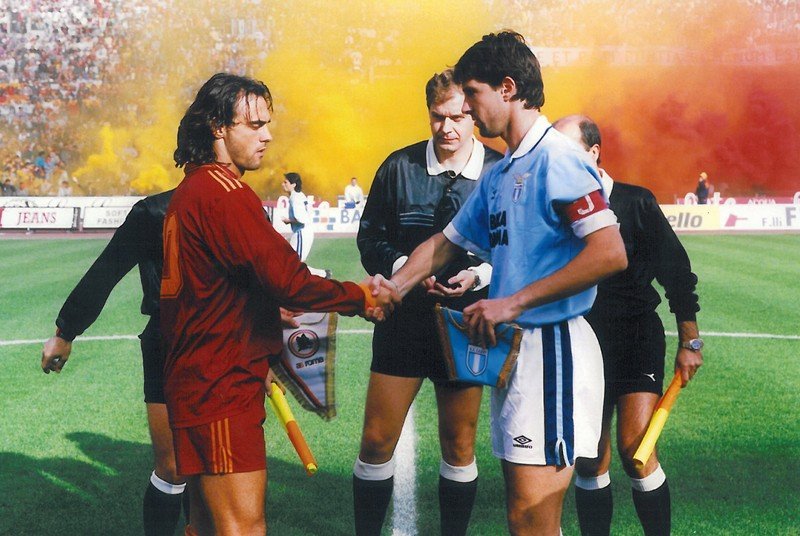 Kézfogás Giuseppe Gianninivel egy parázs római derbi előtt •  Fotó: cristianobergodi.com