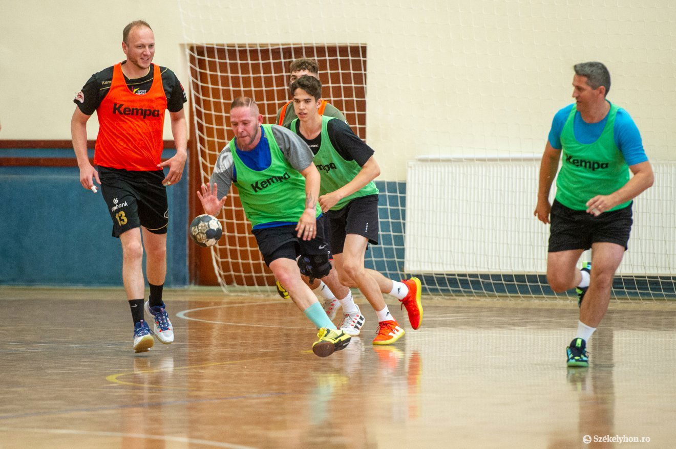 &bullet;  Fotó: Beliczay László