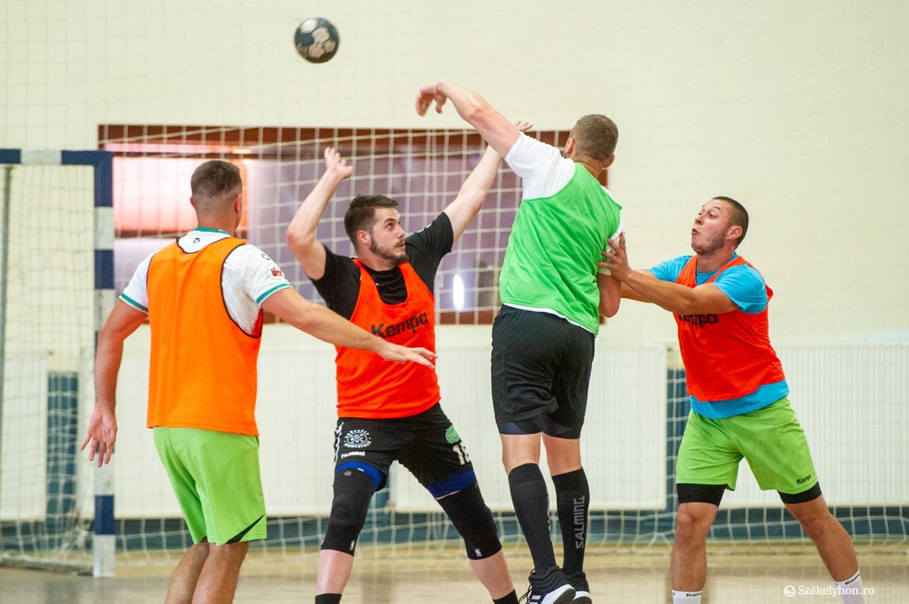 &bullet;  Fotó: Beliczay László