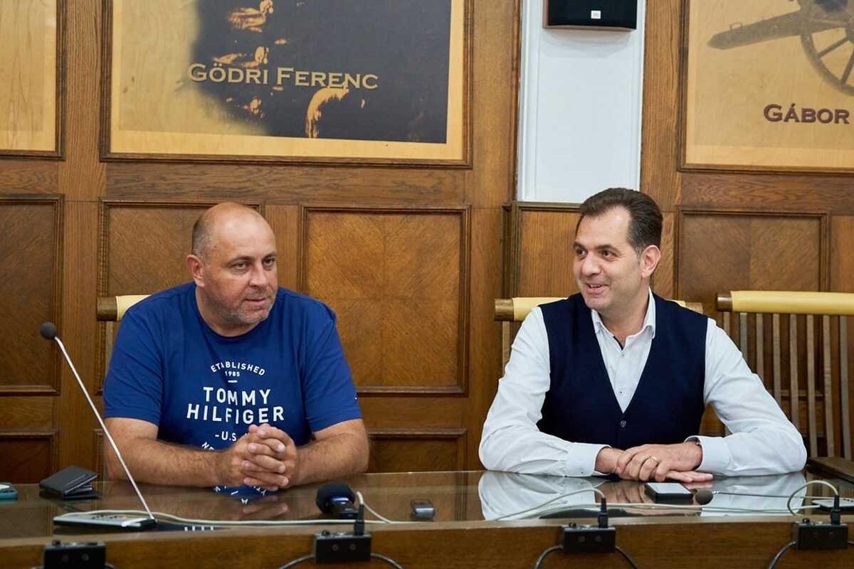Diószegi László és Antal Árpád-András közösen tartotta a keddi sajtótájékoztatót •  Fotó: Antal Árpád/Facebook