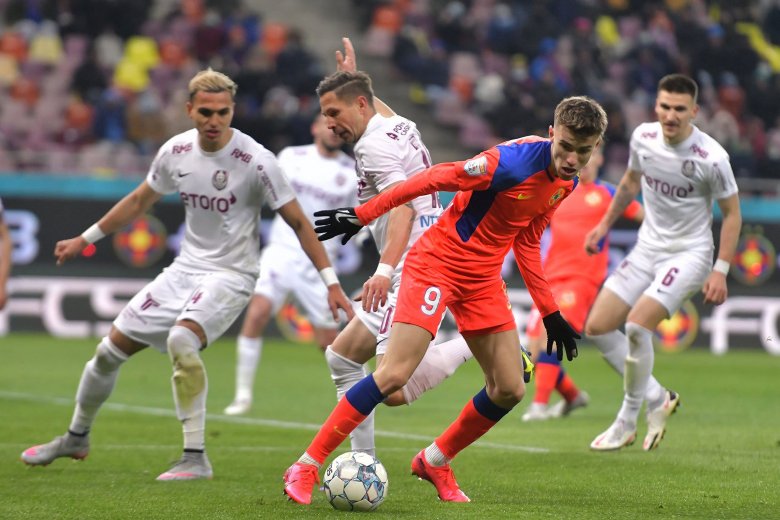 A két nagy rivális, a kolozsvári CFR és a bukaresti FCSB. A kolozsváriaknak áll a zászló •  Fotó: Facebook/FCSB