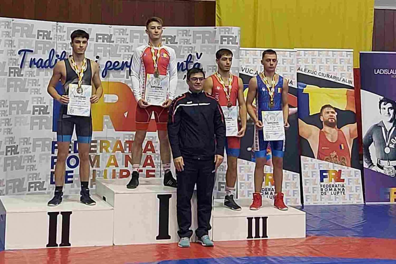 Kertész Mátyás a dobogó legtetején •  Fotó: Sepsiszentgyörgyi ISK
