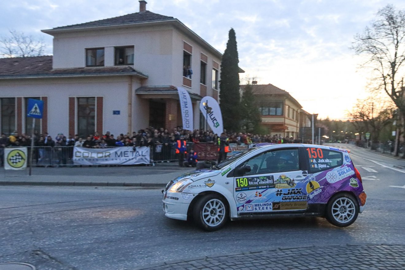 Kapaszkodik Jakab, második a rali2 összetetjében •  Fotó: RallyPhoto Hunters