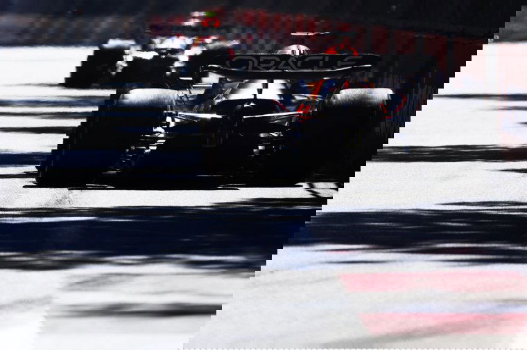Verstappen győzött, mindkét Ferrari kiesett az Alonso rekordjáról is emlékezetes Azeri Nagydíjon