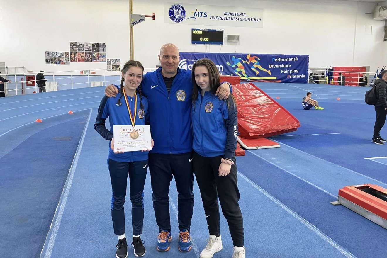 Kuti Dóra, Bartus Attila és Bálint Barbara az U20-as döntőn •  Fotó: Facebook/Bartus Attila