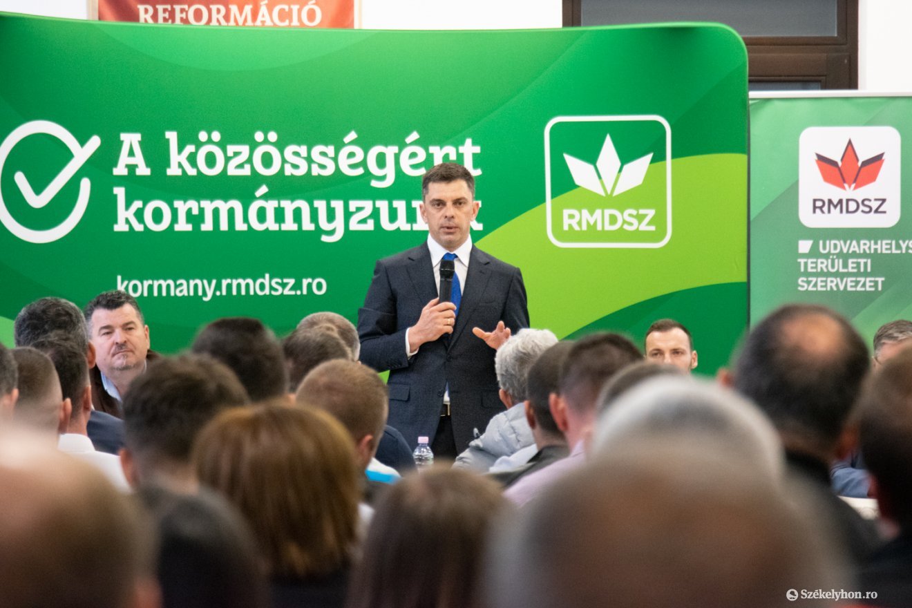 Novák Károly Eduárd leszámolna a régi rendszerrel •  Fotó: László Ildikó