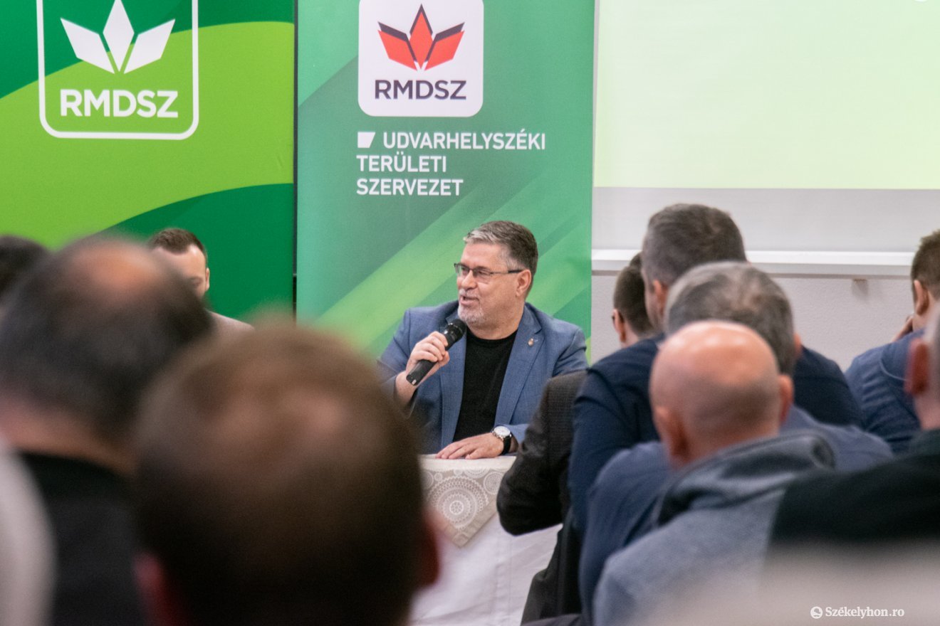 Ladányi László Zsolt a stadionokban tapasztalt magyarellenesség visszaszorításán dolgozik •  Fotó: László Ildikó