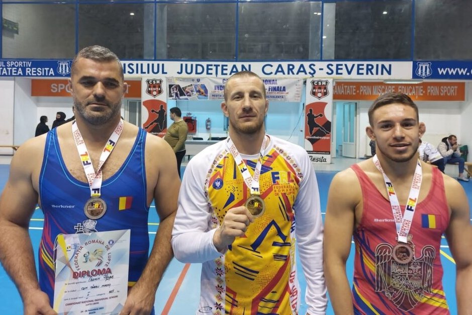 A Marosvásárhelyi VSK érmes sportolói, Cosmin Podar, Szép Zoltán és Biró Krisztián •  Fotó: Facebook/Lupte Libere C.S.S Targu Mures