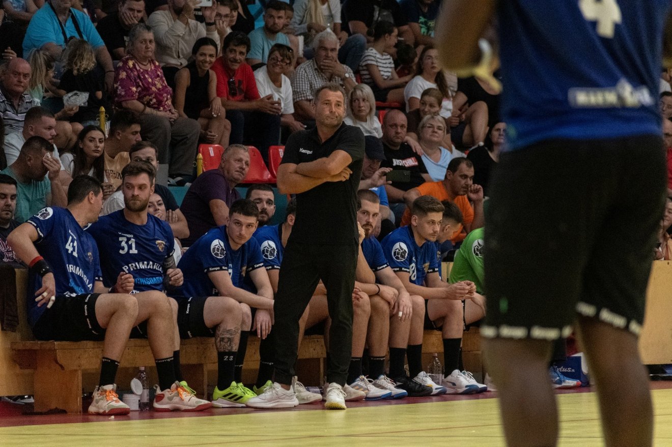 Marius Stavrositu kiharcolta a feljutást, az élvonalban is ő irányít •  Fotó: Facebook/FAN CLUB CSM Handbal Sighisoara