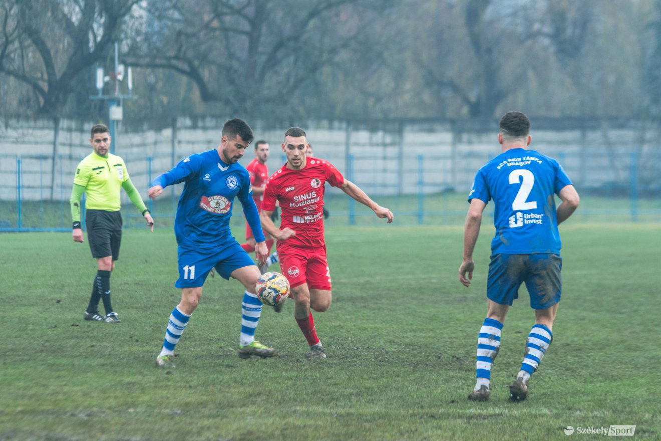 A Brassói Kids Tâmpa az SZFC ellen •  Fotó: László Ildikó