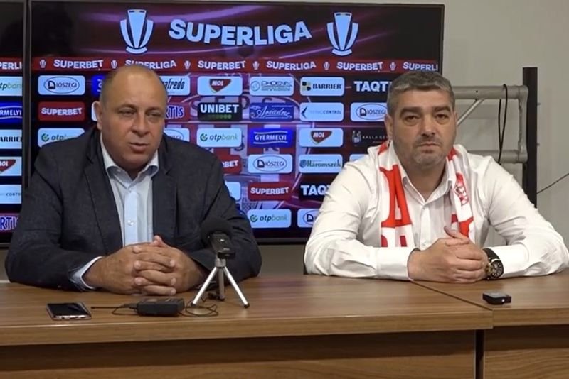 Diószegi László klubelnök és az új tréner, Liviu Ciobotariu •  Fotó: Facebook/Sepsi OSK - képernyőfelvétel