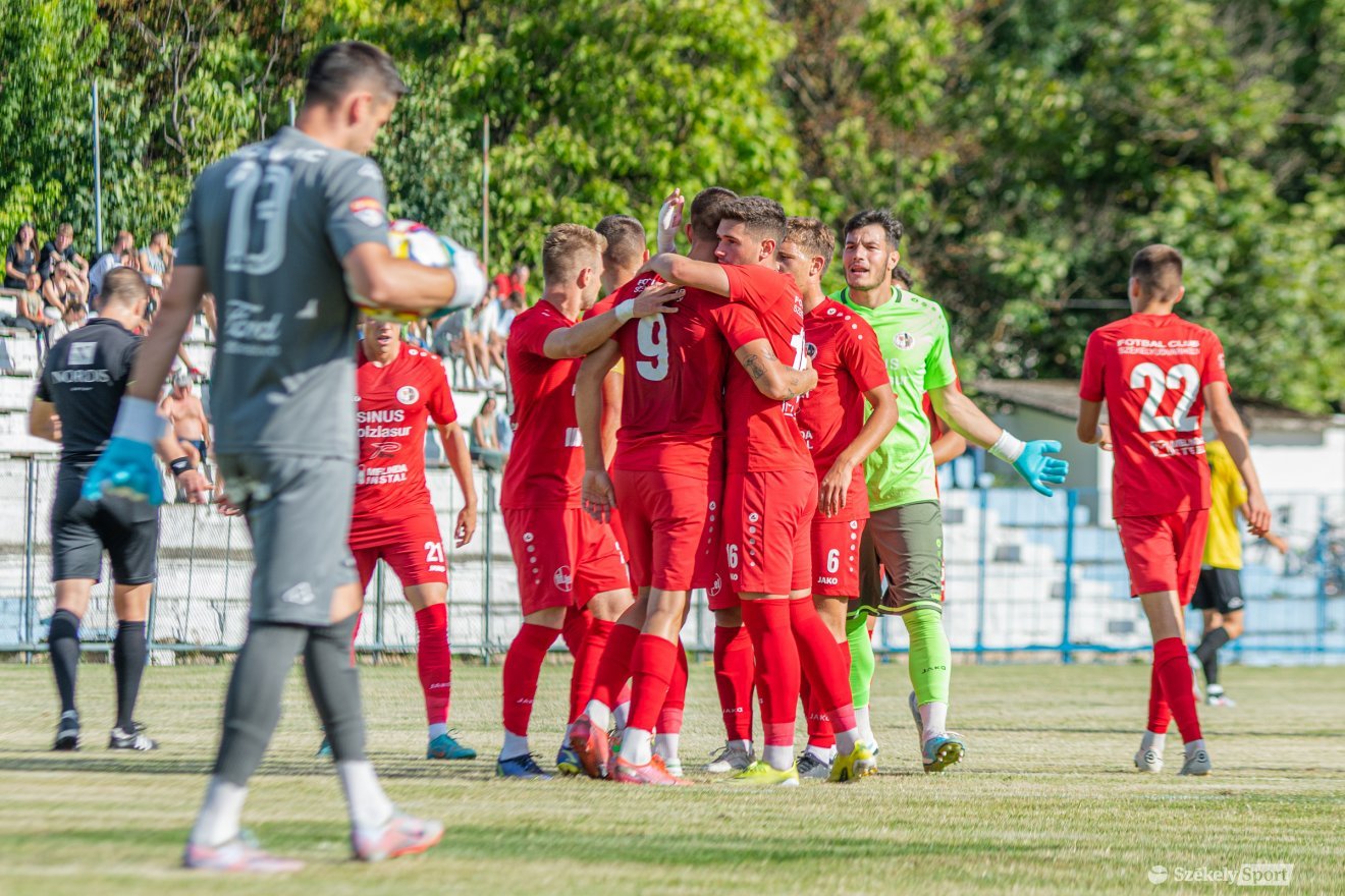 Különösebb megerőltetés nélkül jutott a Román Kupa 3. körébe a Székelyudvarhelyi FC •  Fotó: László Ildikó