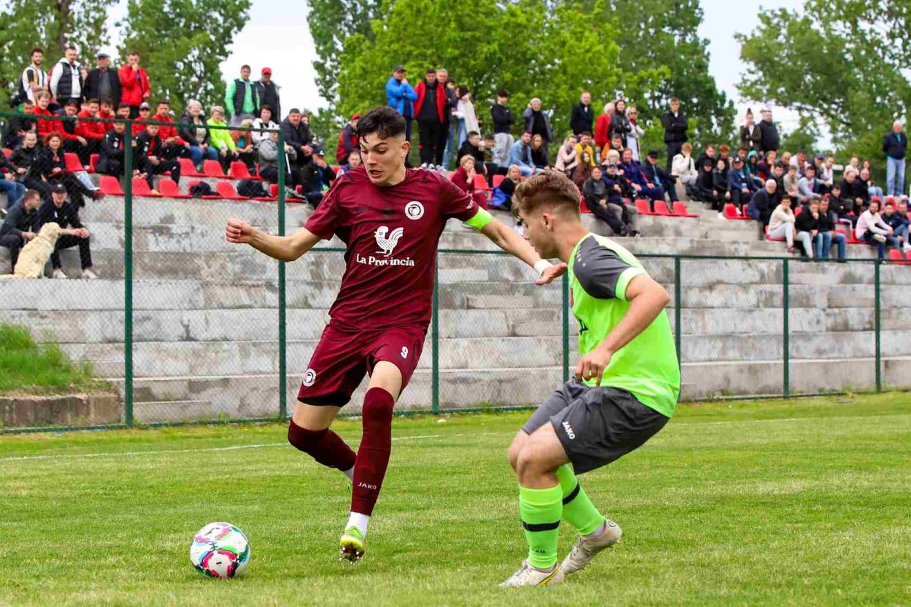A 19 éven aluli együttes csapatkapitánya Fehér Szilárd, a koordinátor edző fia •  Fotó: Facebook/Marosvásárhelyi SE