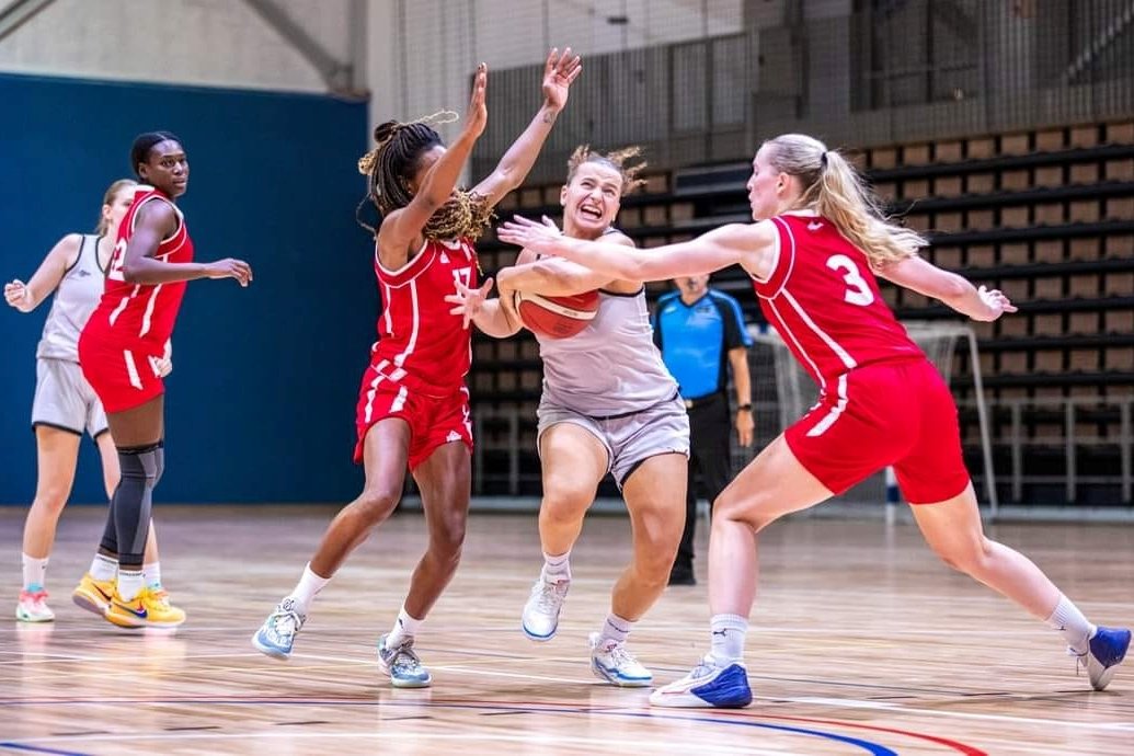 •  Fotó: TFSE - MTK Női Kosárlabda